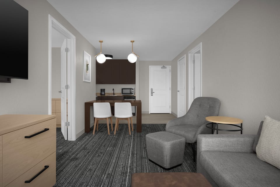 Studio, 1 King Bed with Sofa bed (Mobility/Hearing Accessible, Tub) | Premium bedding, desk, iron/ironing board, cribs (free)