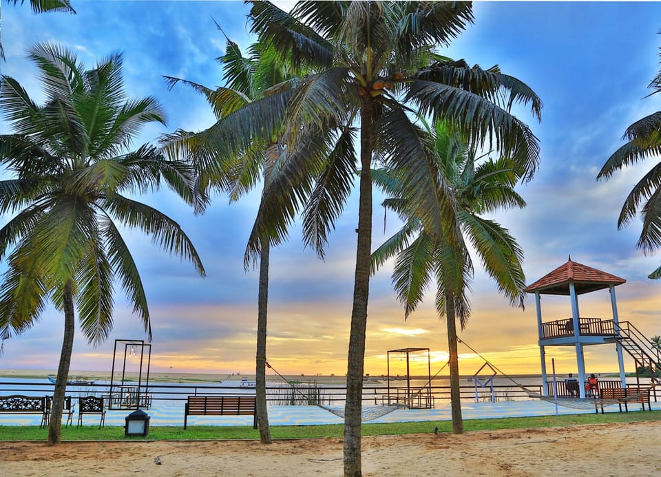 Beach nearby, white sand, free beach shuttle, sun loungers
