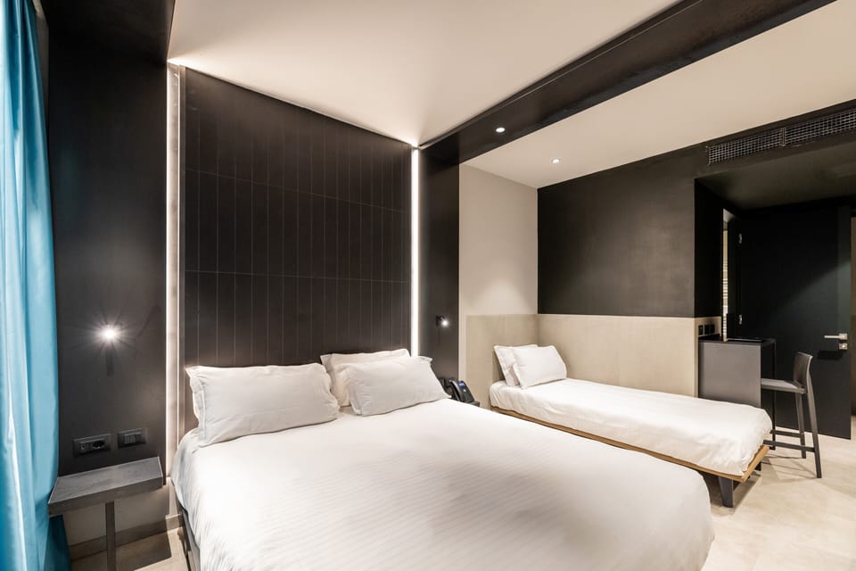 Triple Room | 1 bedroom, minibar, in-room safe, desk