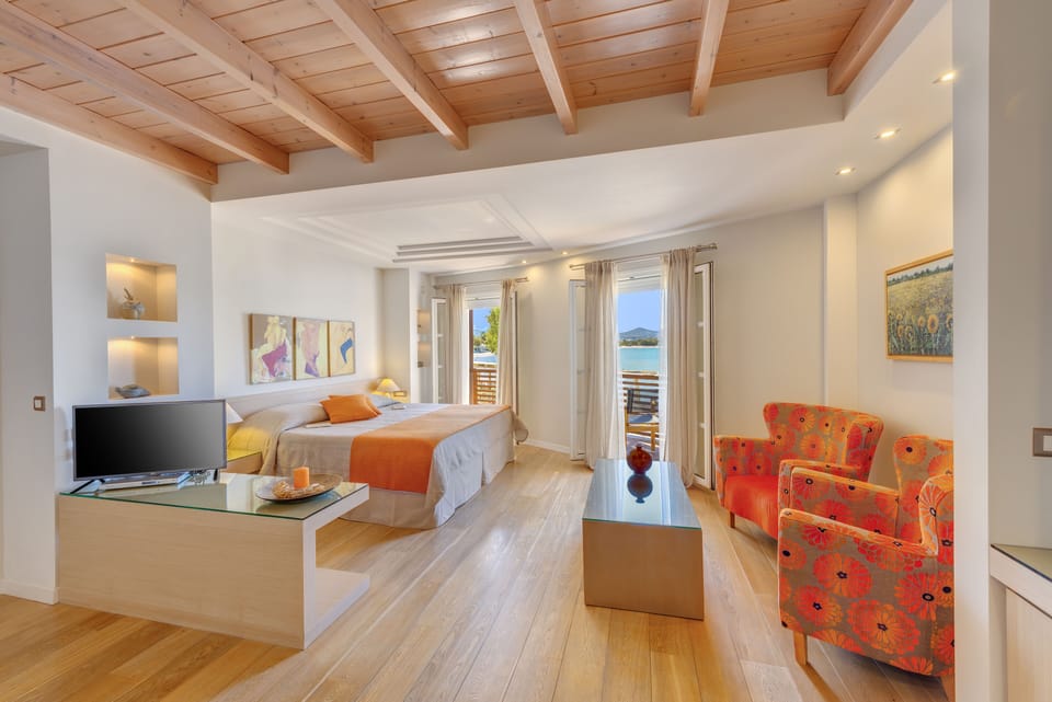 Suite, Sea View | In-room safe, blackout drapes, soundproofing, iron/ironing board