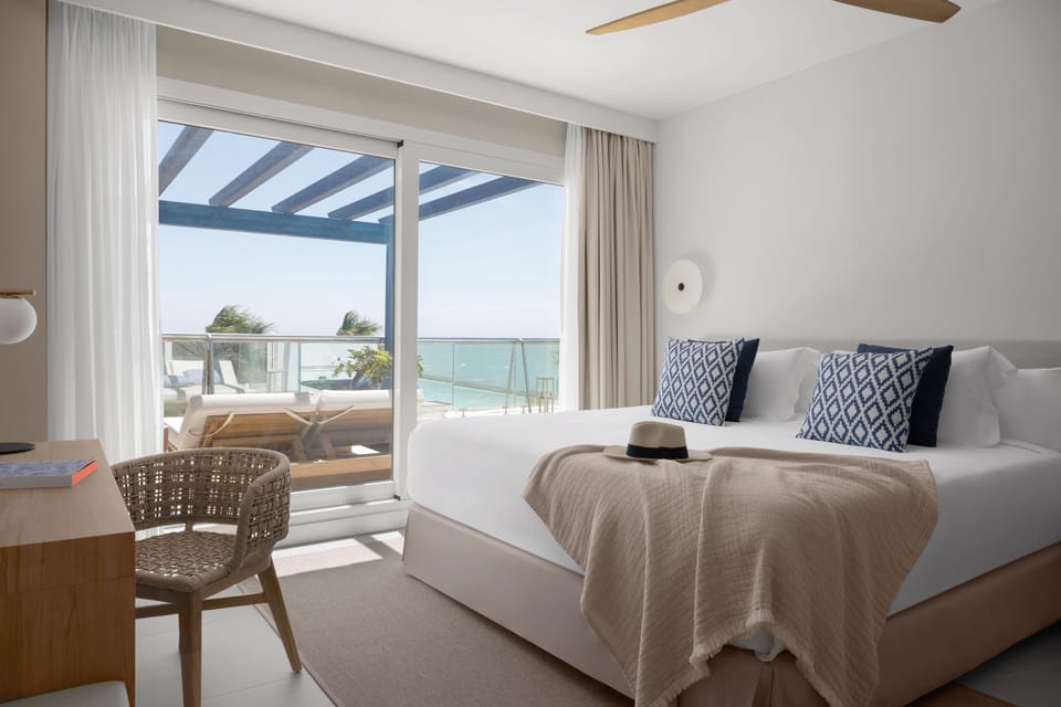 Seascape Suite with Private Pool | Egyptian cotton sheets, premium bedding, memory foam beds, minibar