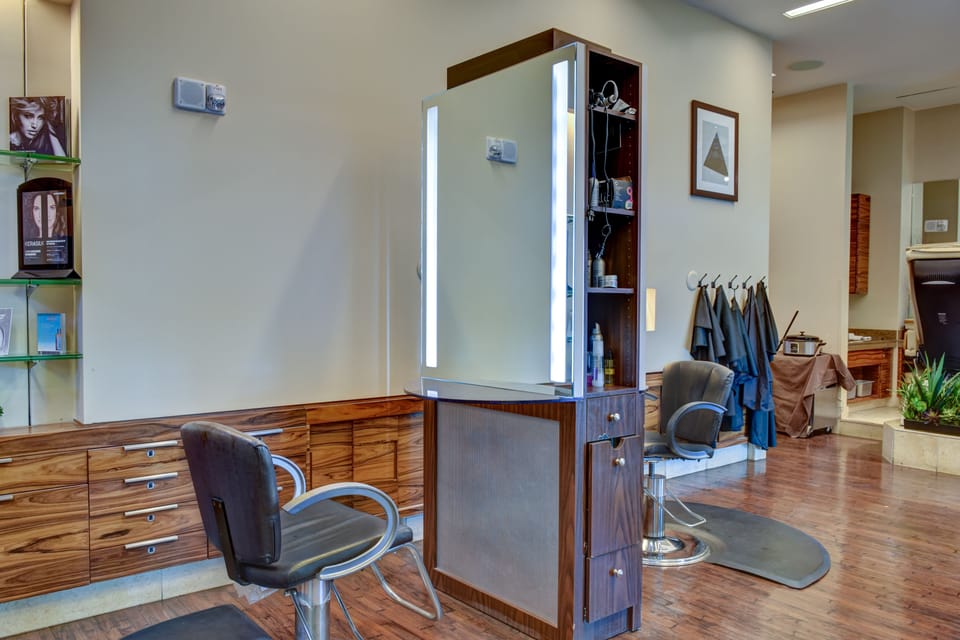 Couples treatment rooms, sauna, hot tub, steam room, body treatments