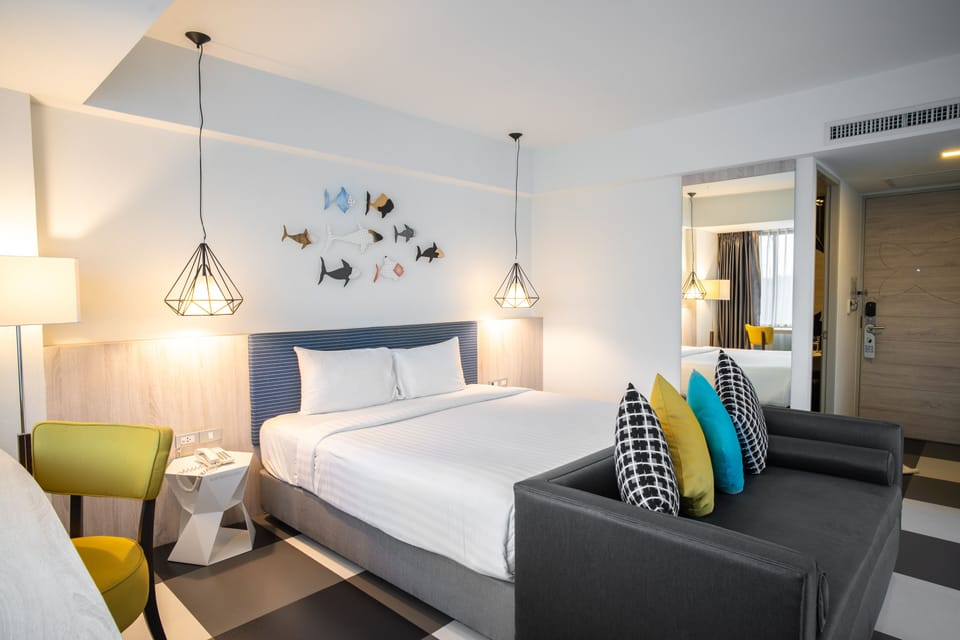 Corner Suite | Rollaway beds, free WiFi, bed sheets