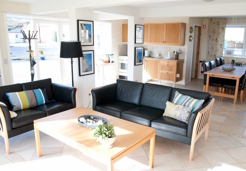 Comfort Room, Private Bathroom | Living area