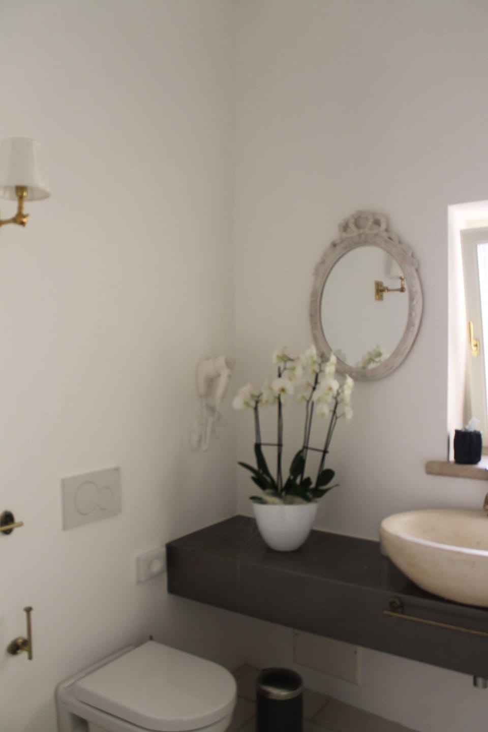Superior Double Room (Marilyn Monroe) | Bathroom | Shower, free toiletries, hair dryer, bidet