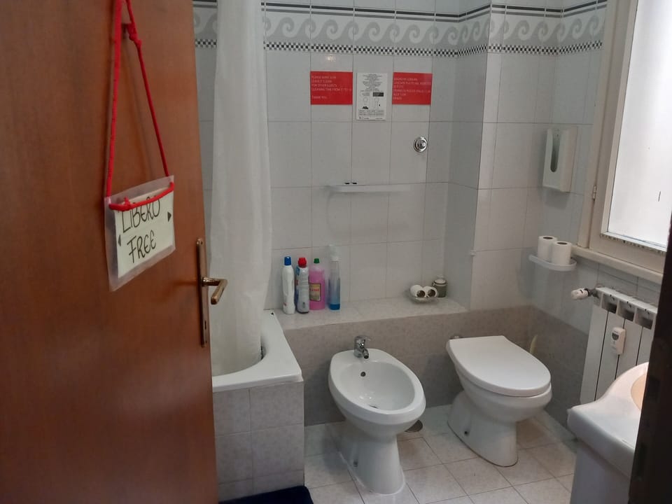 Basic Double Room, 1 Queen Bed, Shared Bathroom (Balcony) | Bathroom | Free toiletries, hair dryer, bidet, towels
