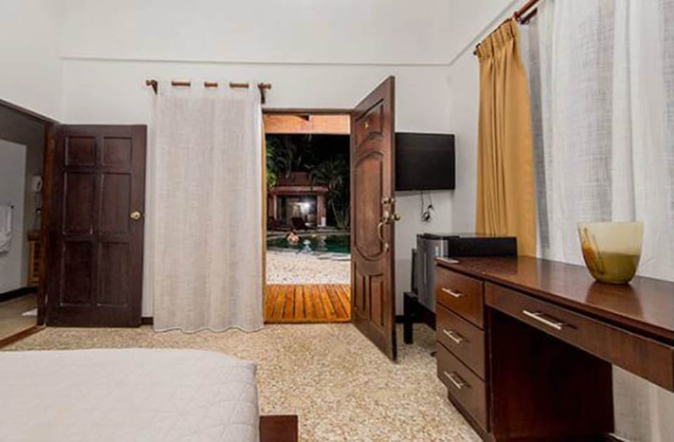 In-room safe, free WiFi, bed sheets