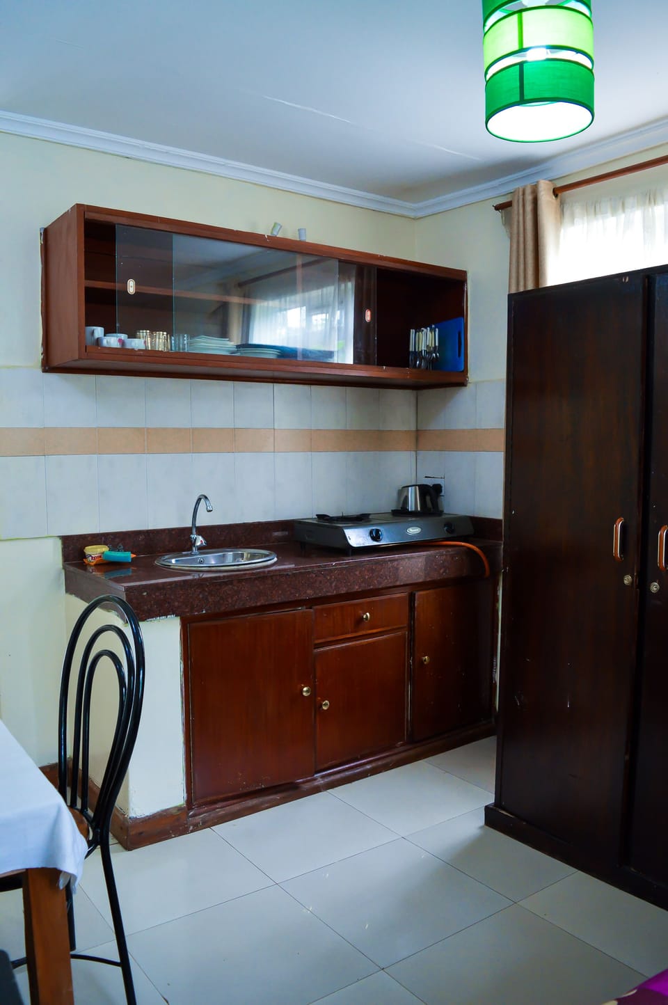 Fridge, coffee/tea maker