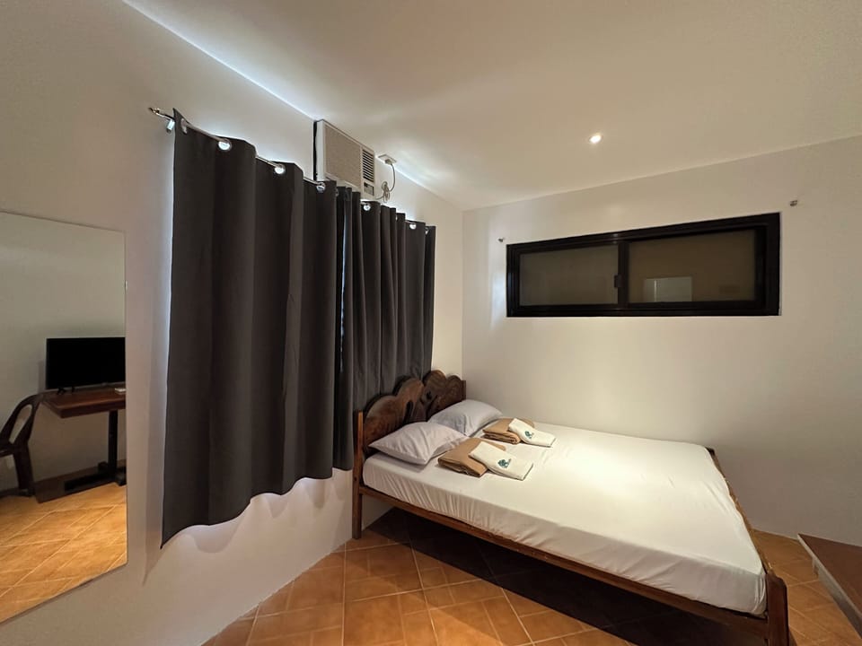 Standard Room, 1 Double Bed | Desk, laptop workspace, soundproofing, individually decorated