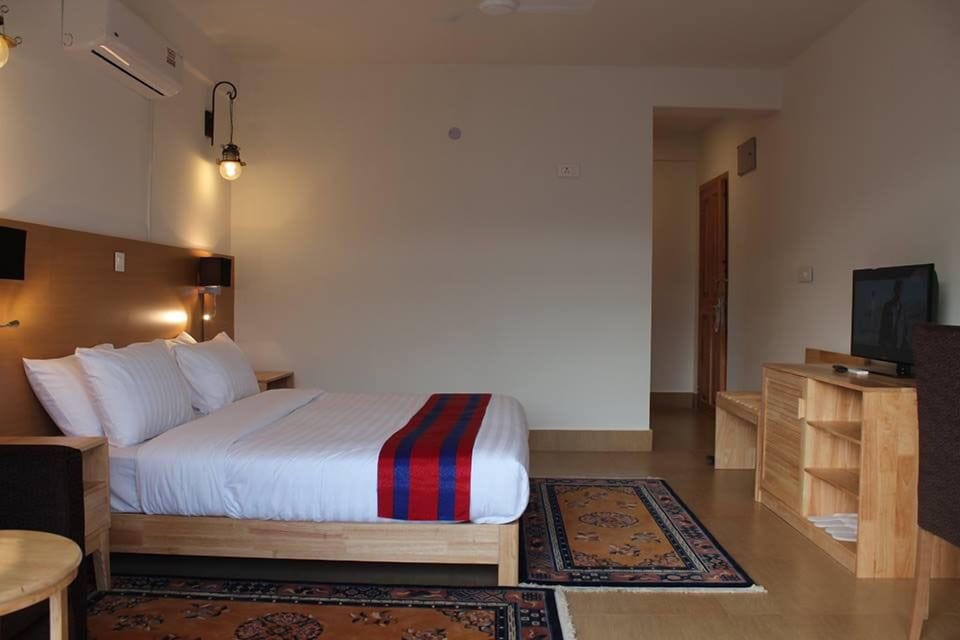 Deluxe Double or Twin Room, 1 Bedroom | Minibar, rollaway beds (surcharge), WiFi (free)