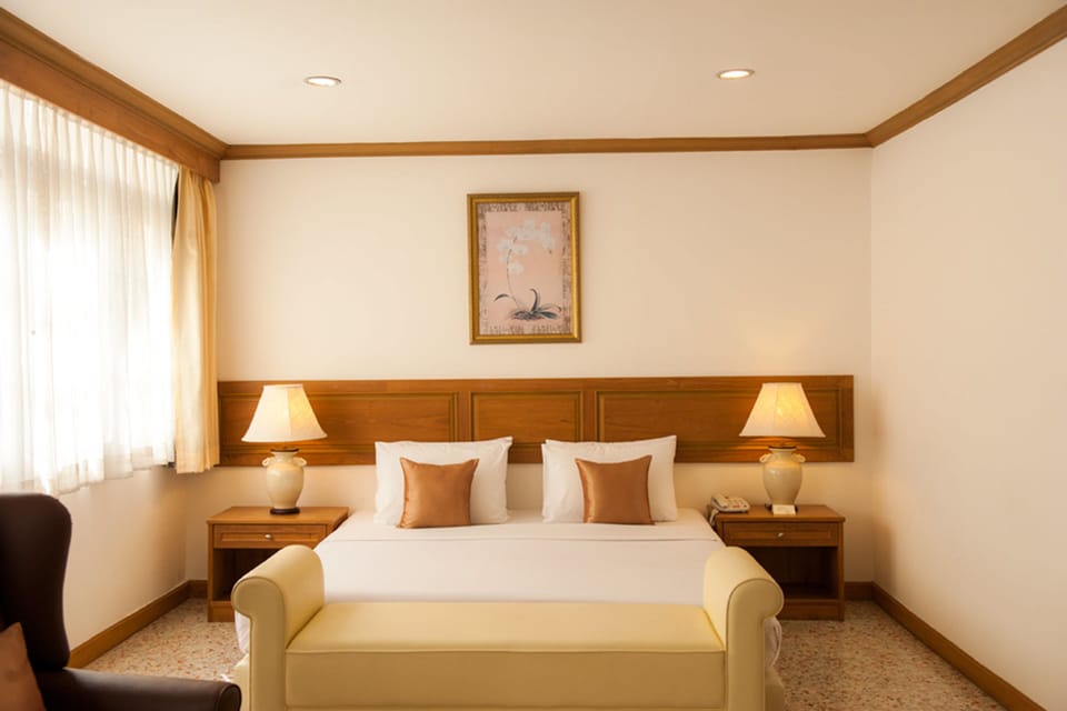 Deluxe Double  | Blackout drapes, free WiFi