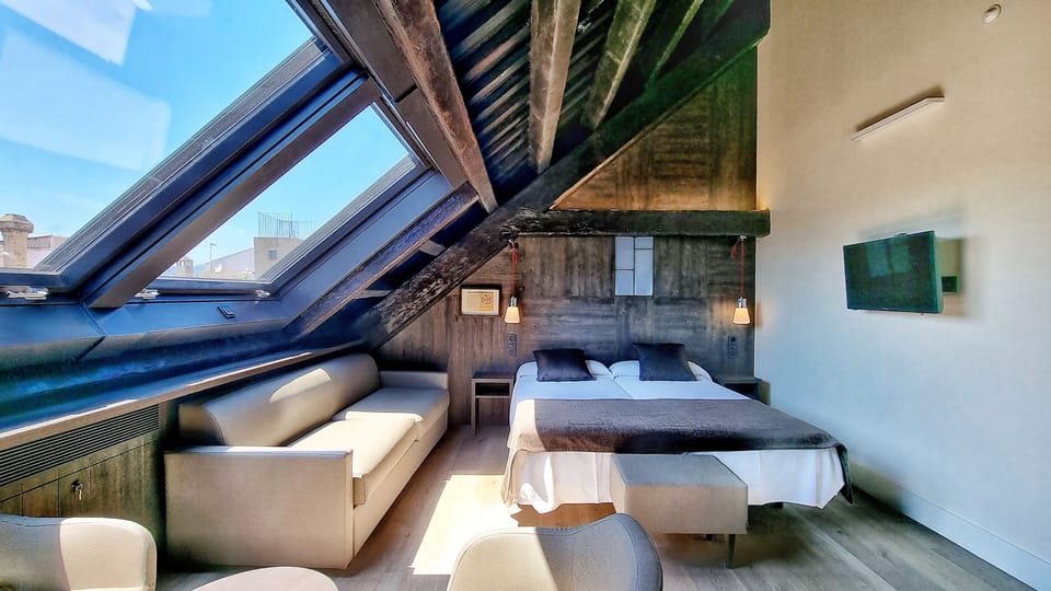 Triple Penthouse | In-room safe, desk, laptop workspace, blackout drapes
