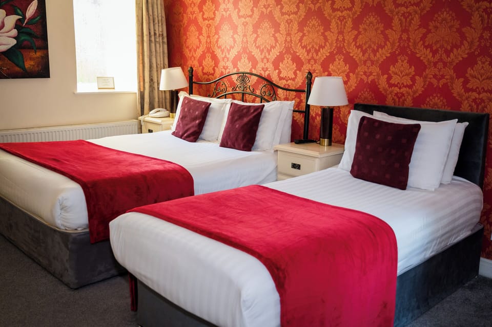 Standard Triple Room, Ensuite (Courtyard) | Bed sheets