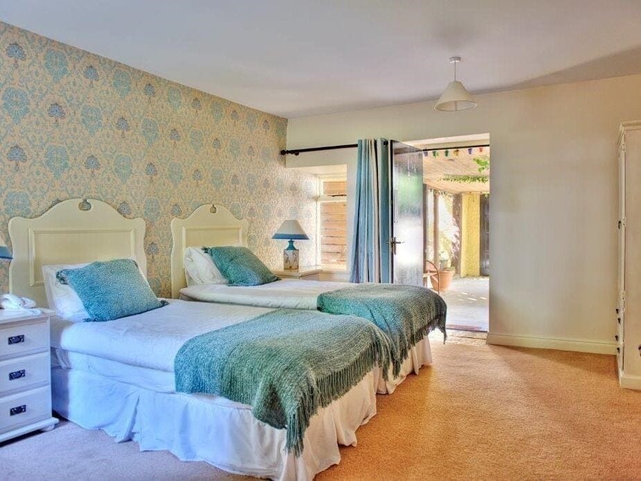 Twin Room, Ensuite (Courtyard) | Bed sheets