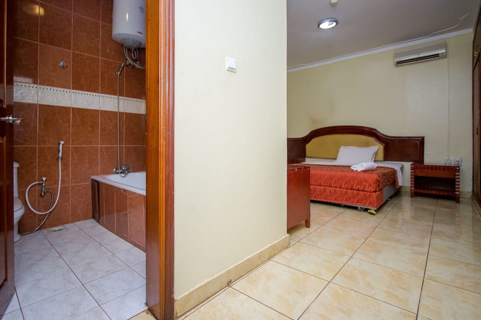 Suite | In-room safe, desk, soundproofing, free WiFi