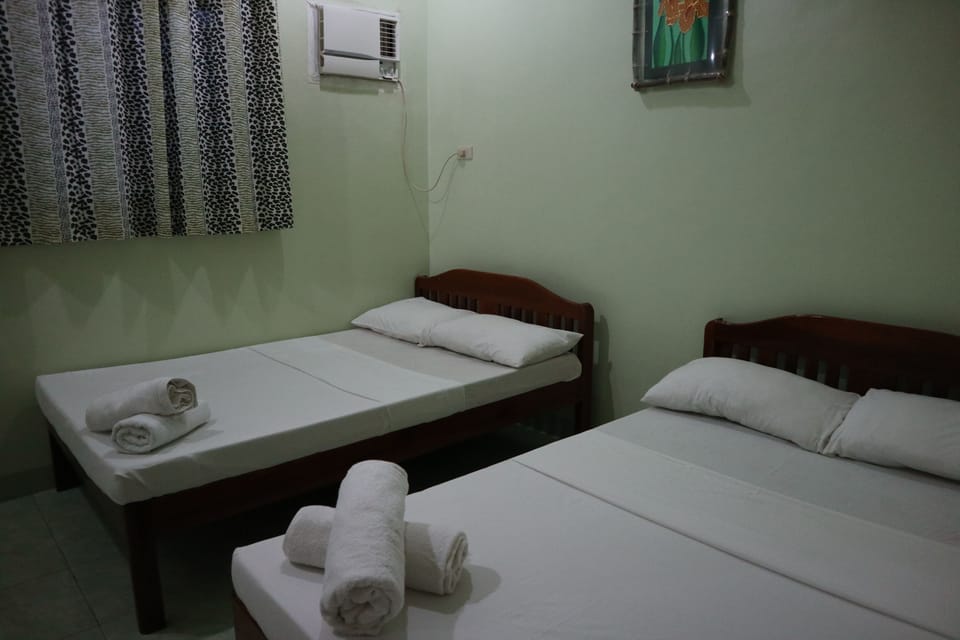 Standard Room | Desk, iron/ironing board (on request), rollaway beds (surcharge)