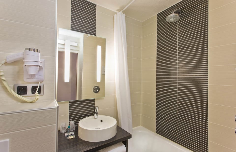 Free toiletries, hair dryer, towels, shampoo