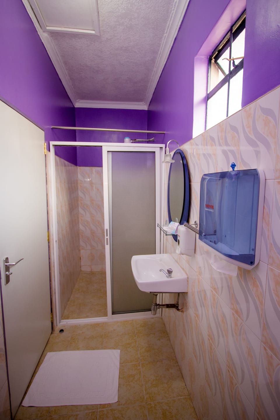 Standard Double Room | Bathroom | Shower, free toiletries, towels