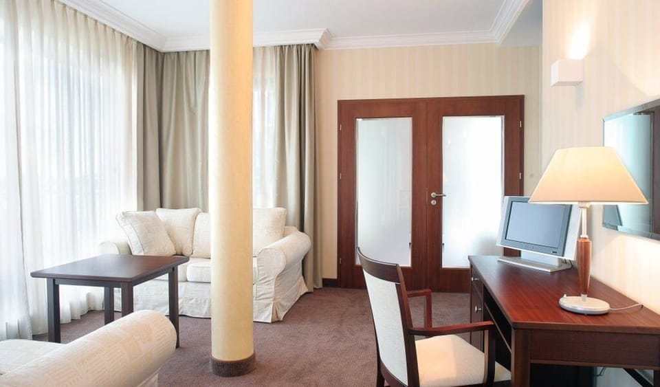 Deluxe Double Room | Property amenity