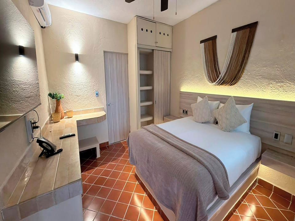 Premium bedding, in-room safe, free WiFi, bed sheets