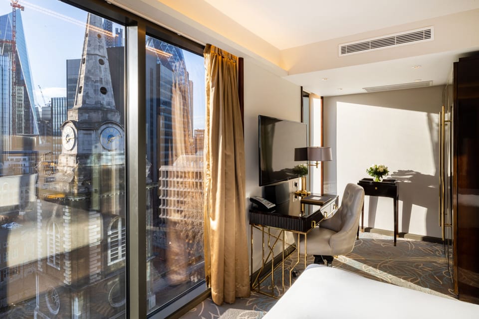 Hypo-allergenic bedding, in-room safe, desk, laptop workspace