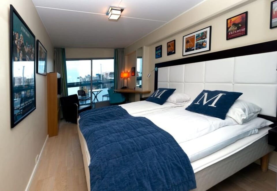Pillowtop beds, bed sheets