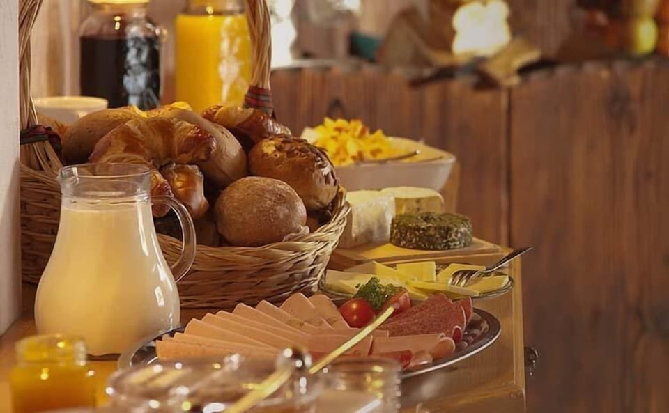 Daily buffet breakfast for a fee