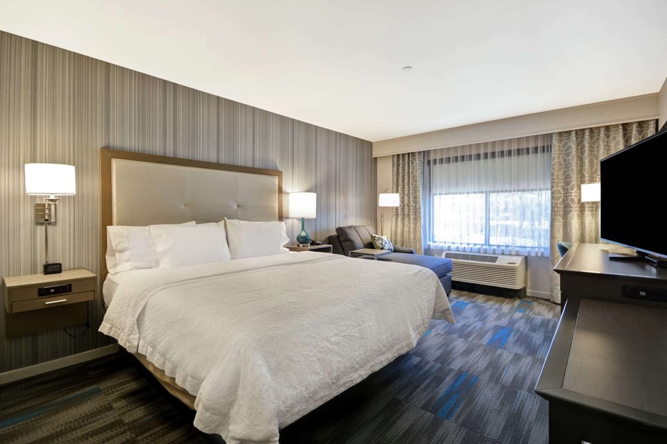 Premium bedding, in-room safe, desk, blackout drapes