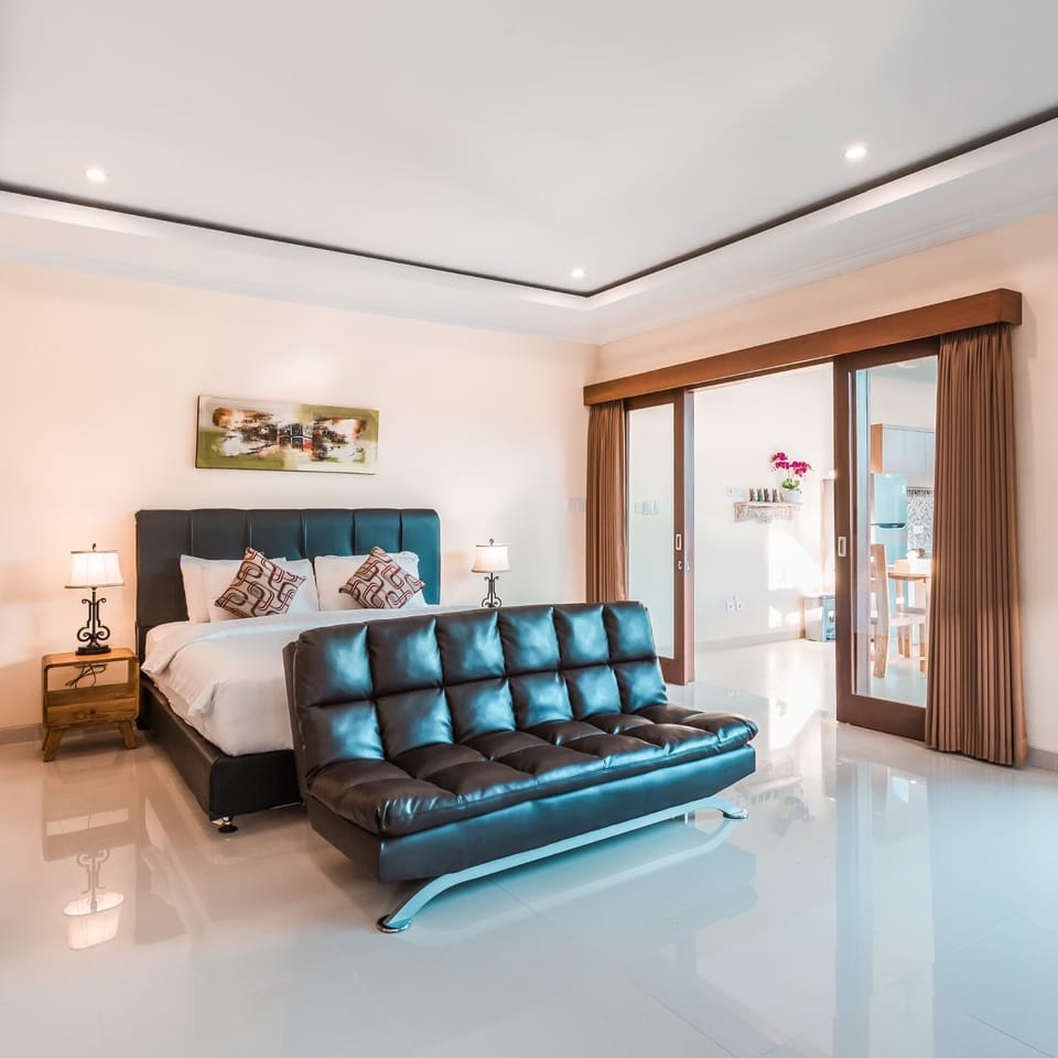 One Bedroom Pool Villa | In-room safe, individually decorated, individually furnished, desk