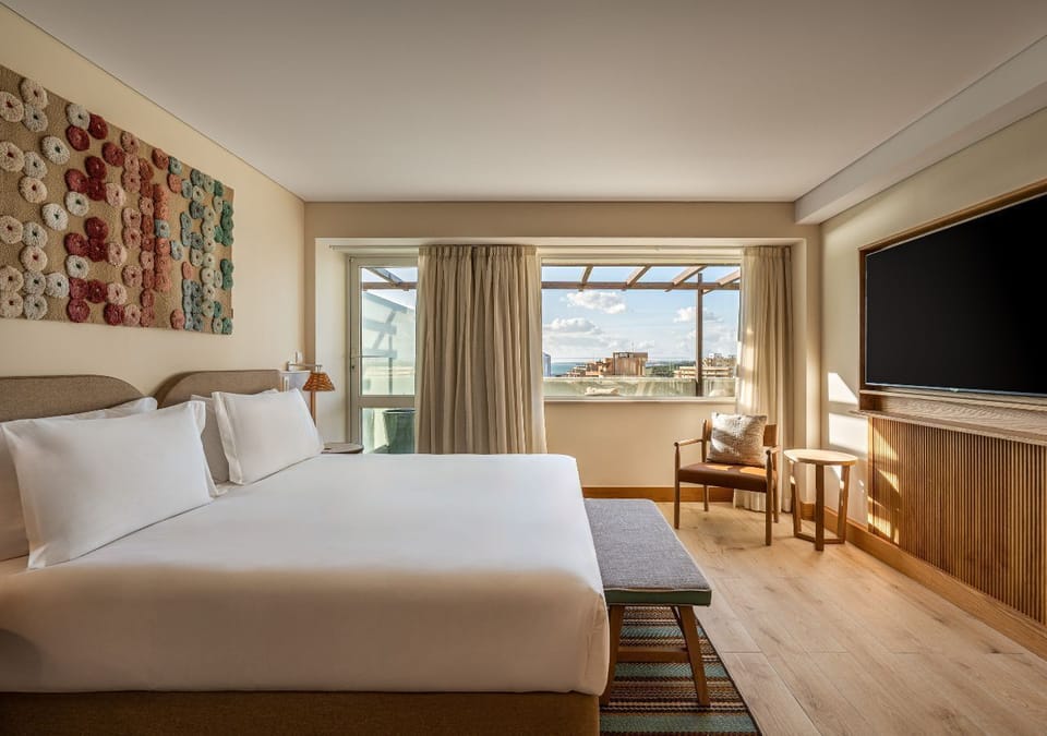 Suite (Regency) | Minibar, in-room safe, desk, blackout drapes