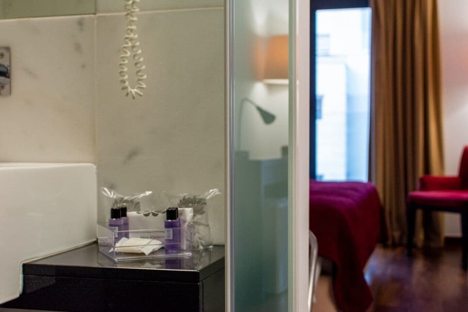 Bathtub, free toiletries, hair dryer, bidet