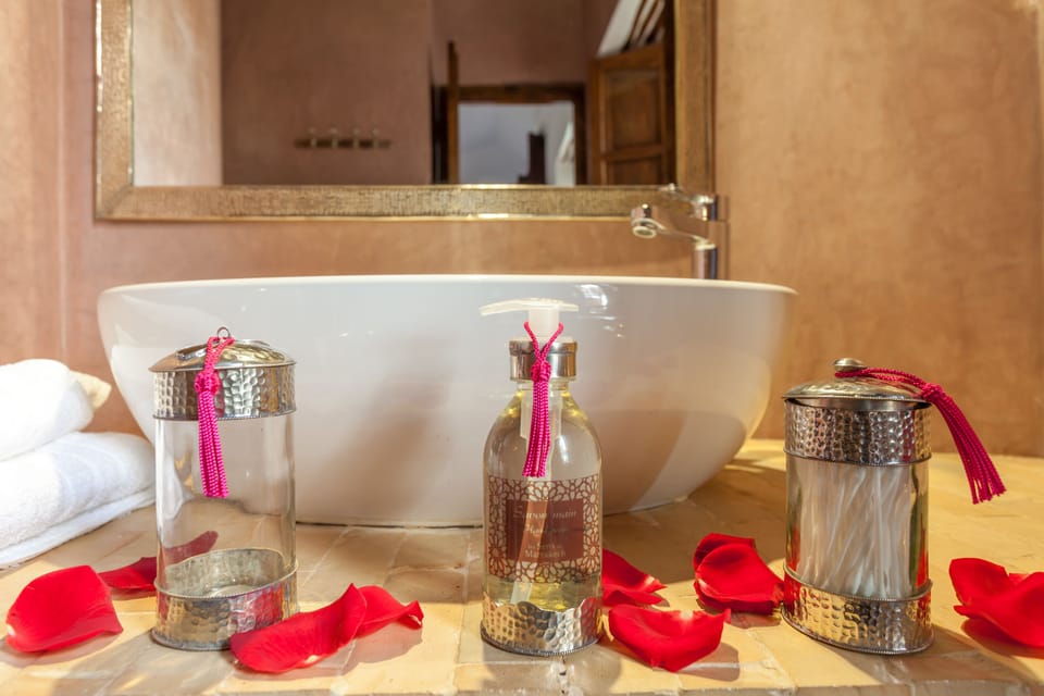 Suite, Private Bathroom (Nora) | Bathroom | Shower, towels