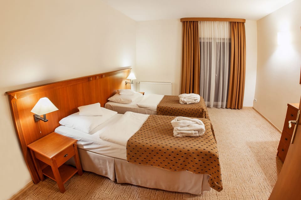 Double or Twin Room | Hypo-allergenic bedding, in-room safe, desk, soundproofing