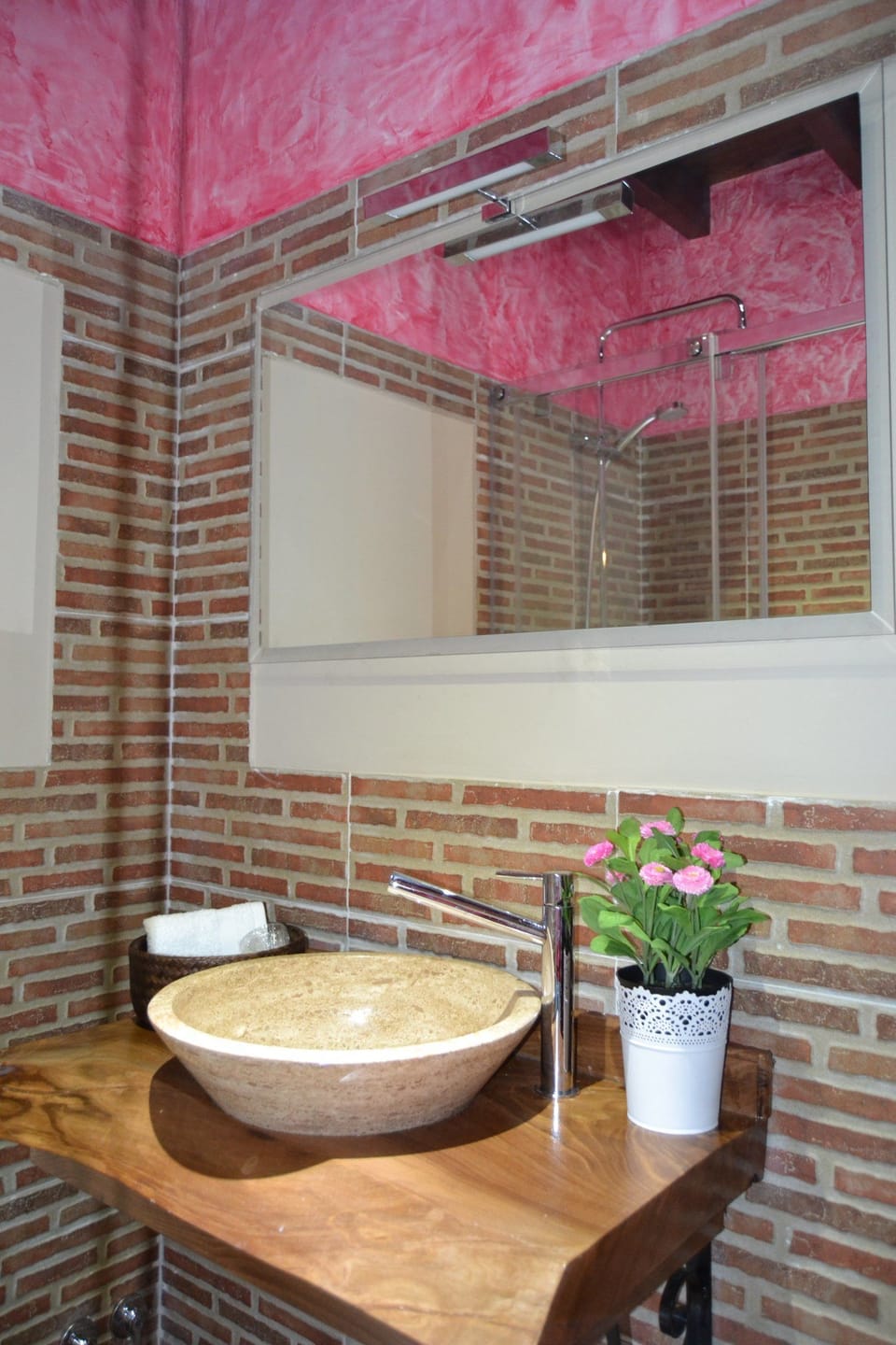 Bathroom sink