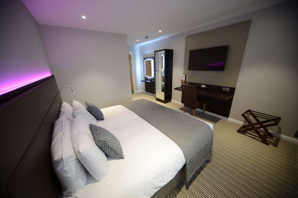 Premium Double or Twin Room | Desk, iron/ironing board, free WiFi, bed sheets