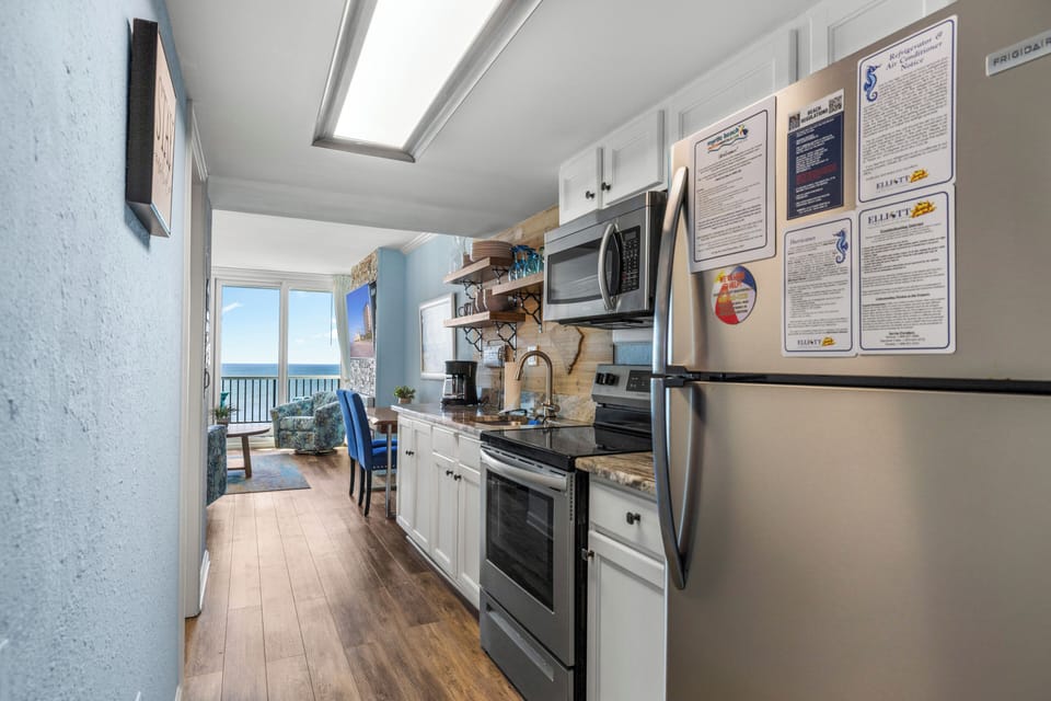 Deluxe Condo, 1 Bedroom, Ocean View, Oceanfront (1005) | Private kitchen | Fridge, microwave, oven, stovetop