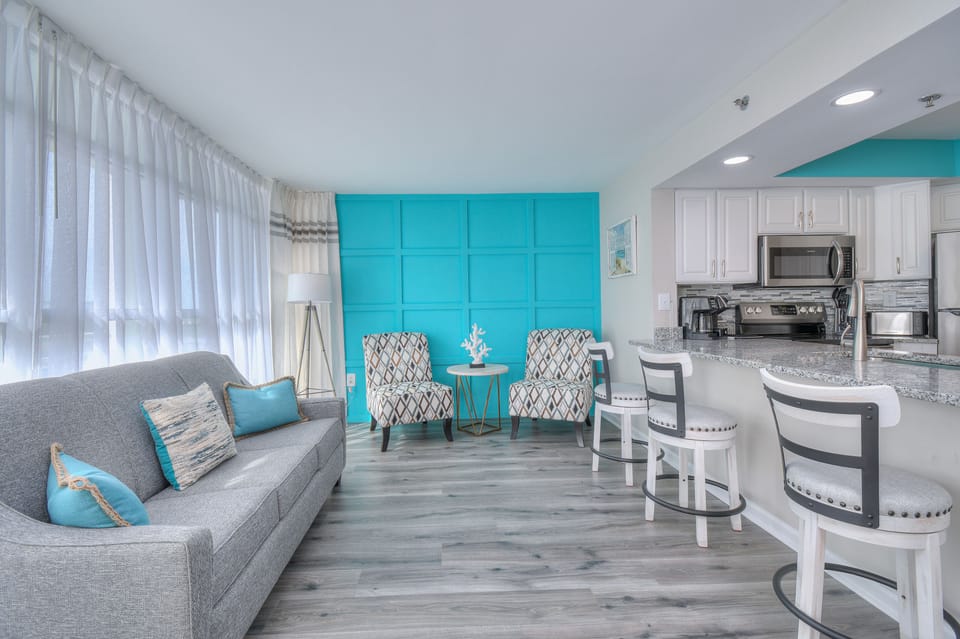 Deluxe Condo, 1 Bedroom, Balcony, Ocean View (1136) | Living area | TV