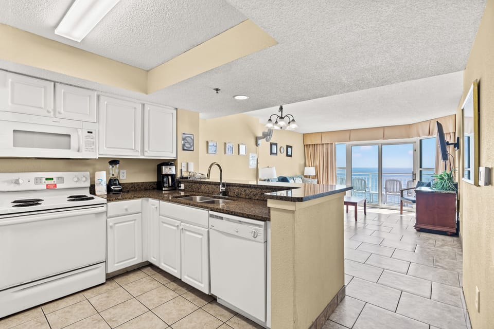 Condo, 2 Bedrooms, Balcony, Oceanfront (1732) | Private kitchen | Fridge, microwave