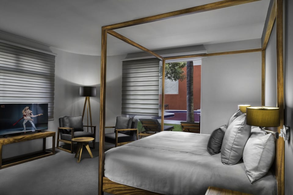 Deluxe Room, 1 King Bed | In-room safe, individually decorated, individually furnished, desk