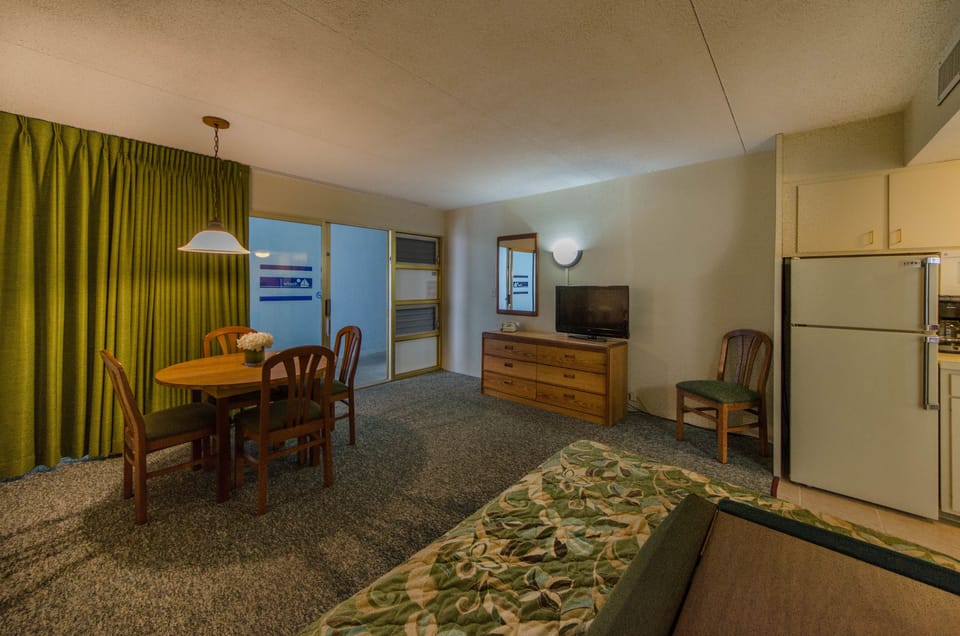 Hallway Location suite with Kitchen (G-1) | Iron/ironing board, rollaway beds (surcharge), WiFi (free)