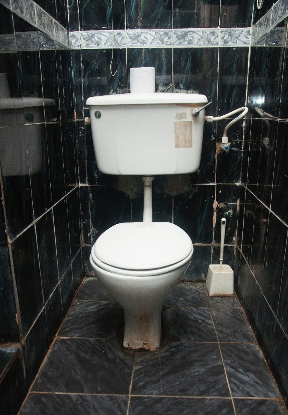 Shower, rainfall showerhead, free toiletries, towels