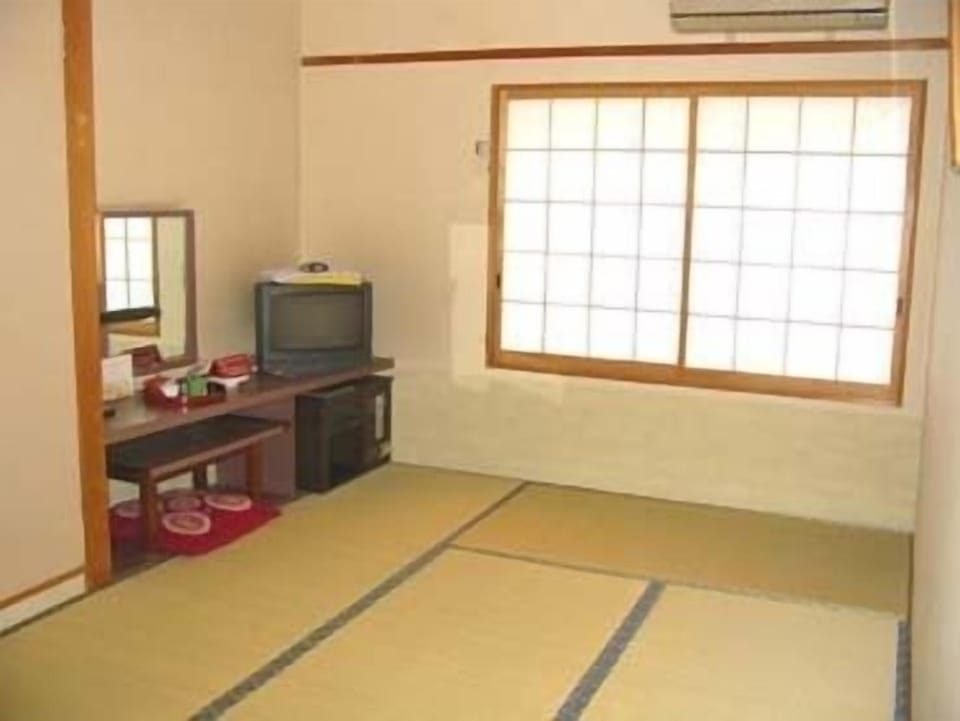 Desk, laptop workspace, free WiFi