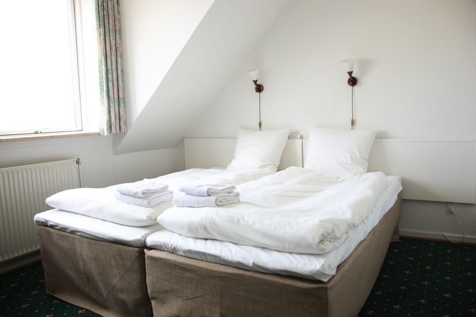 Twin Room | Desk, iron/ironing board, cribs/infant beds, rollaway beds