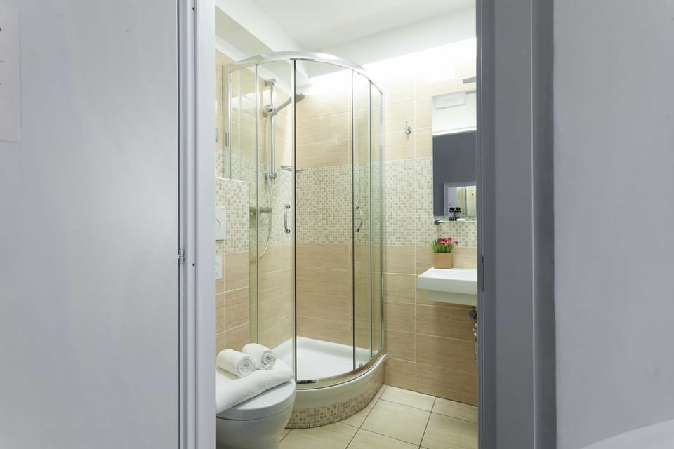 Room | Bathroom | Shower, rainfall showerhead, designer toiletries, hair dryer