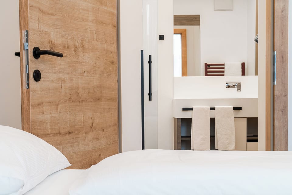Superior Suite | Pillowtop beds, in-room safe, desk, soundproofing