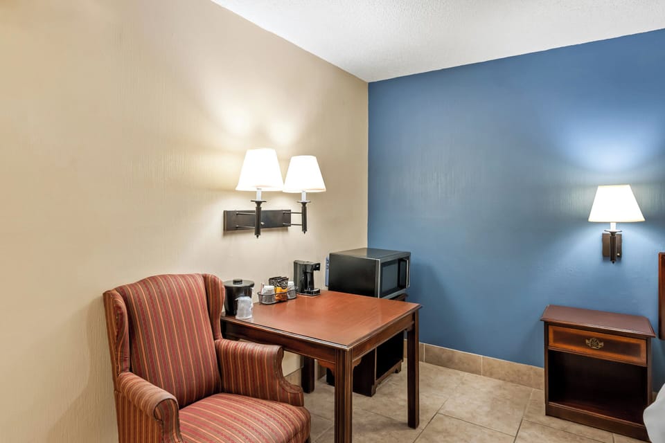 Studio, 1 King Bed, Accessible, Non Smoking | Desk, laptop workspace, blackout drapes, iron/ironing board