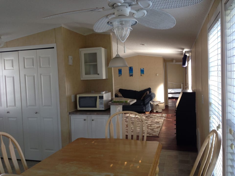 Mobile Home | In-room dining