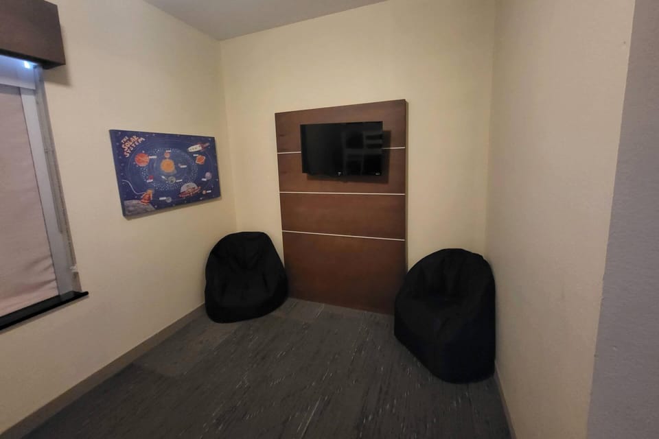 Standard Room, Multiple Beds, Non Smoking | Premium bedding, in-room safe, desk, laptop workspace