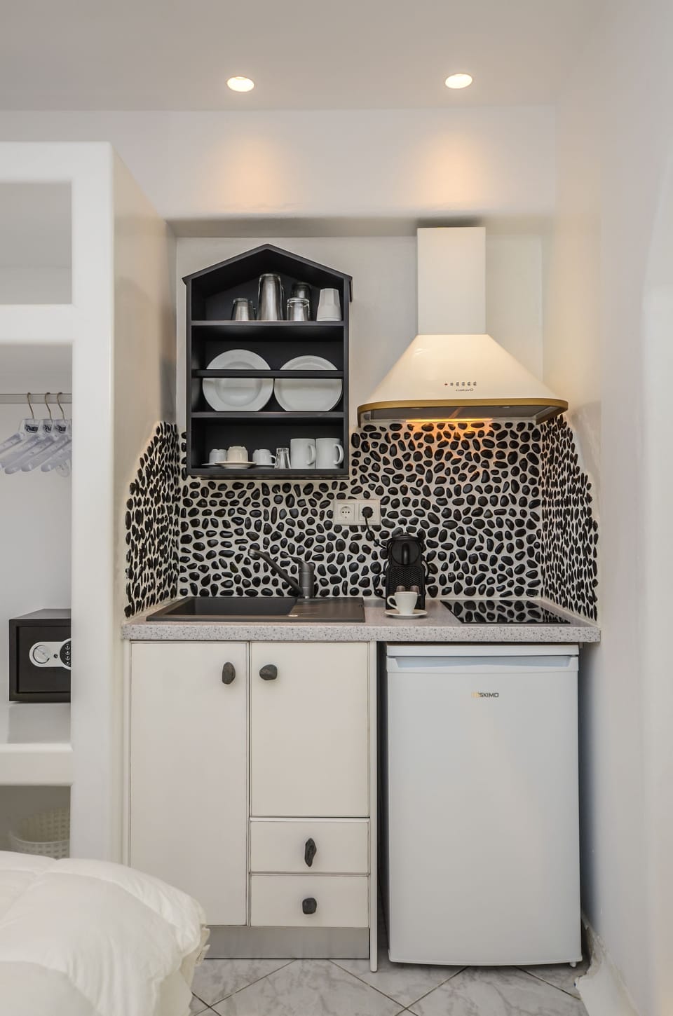 Apartment, 1 Bedroom (2-3 Adults, No balcony) | Private kitchen | Full-size fridge, stovetop, espresso maker, coffee/tea maker