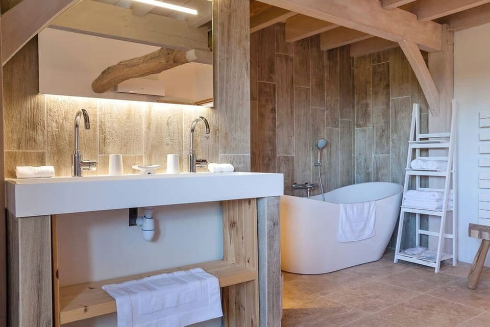 Double Room, Private Bathroom (Chambre 2) | Bathroom | Separate tub and shower, deep soaking tub, hydromassage showerhead